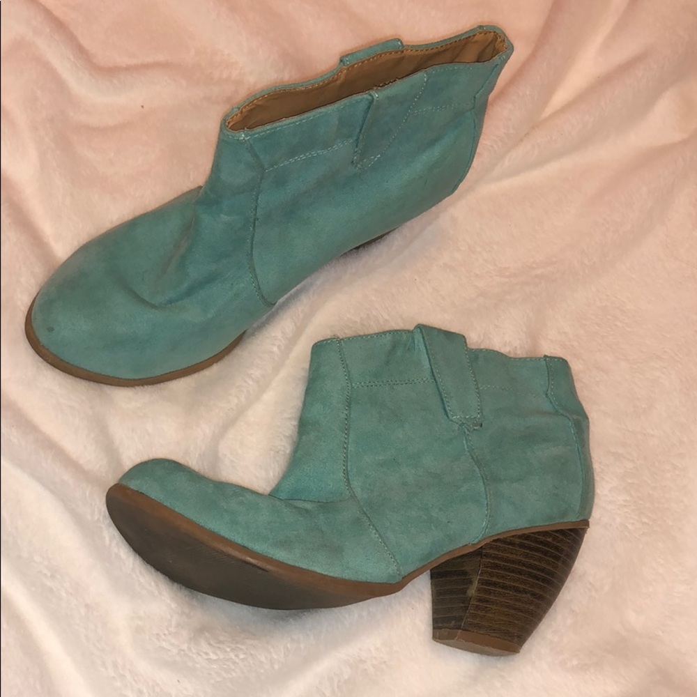Turquoise Qupid Booties!